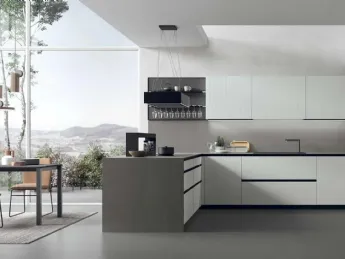 La cucina Aliant 06 di Stosa unisce design moderno e la praticità della penisola.