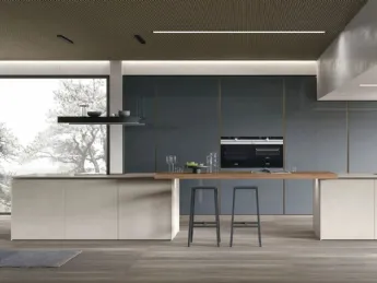 La cucina Aliant 07 di Stosa è un esempio di design moderno con isola integrata.
