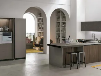 La cucina moderna Metropolis 04 di Stosa si distingue per la sua penisola elegante e funzionale.