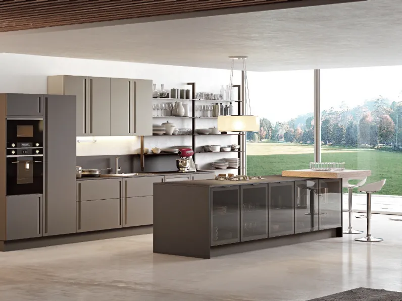 Cucina Moderna Traccia in laccato opaco con ante dell'isola in vetro di Di Iorio