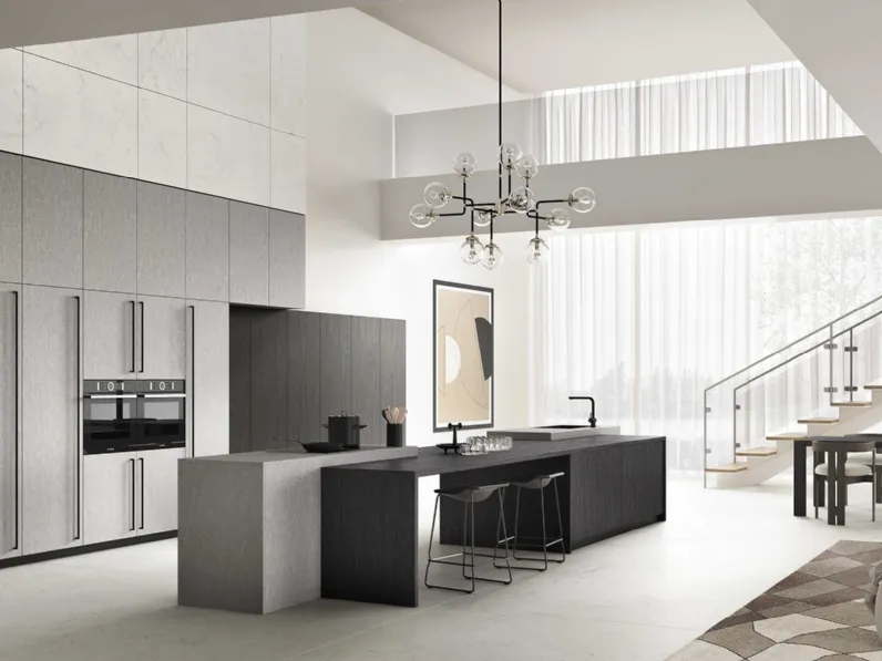 Cucina Moderna con isola Ventidue & XL 06 in materico Pietra Piasentina, Ossido Ferro e Rovere Nero di GM Cucine