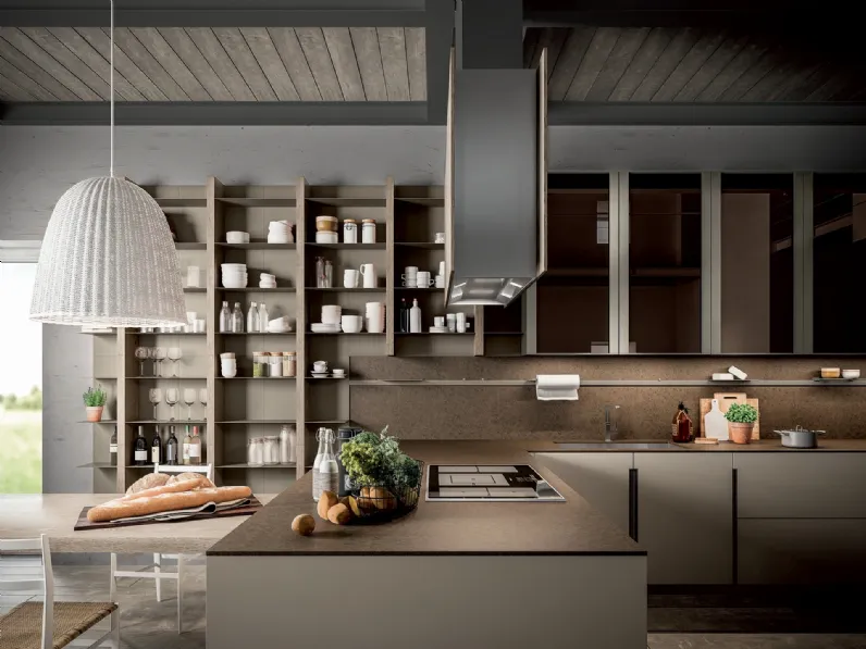 Cucina su misura Lounge in laccato Platino e Rovere con top in Light Quartz Ossido Bruno di Composit