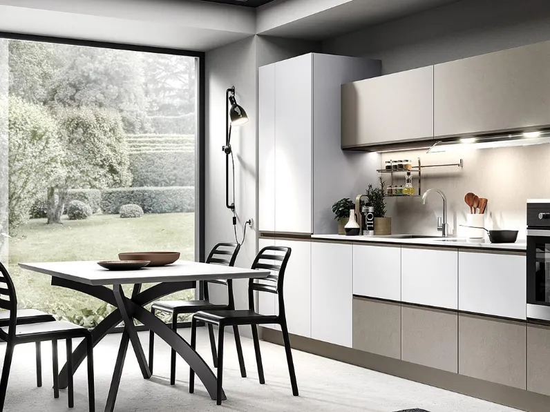 Cucina lineare su misura Maia Cemento Fango e Bianco di Evo Cucine