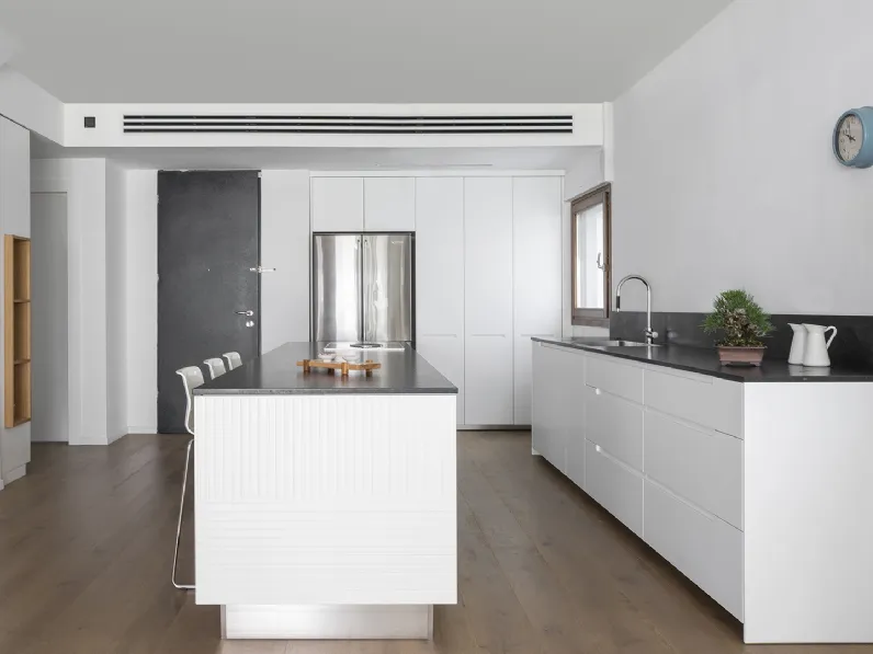 Cucina su misura Miuccia Bianco e Nero di TM Italia
