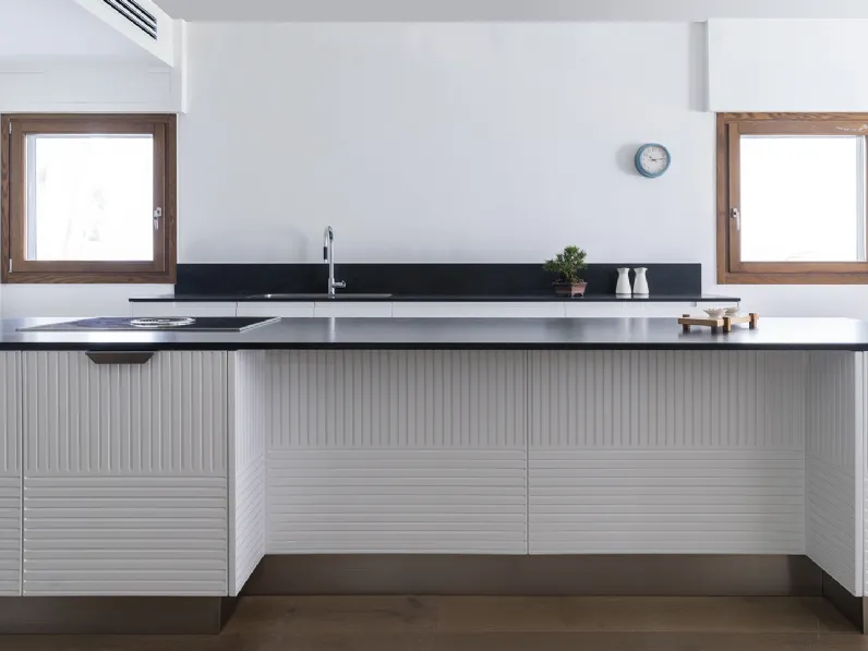 Cucina su misura Miuccia Bianco e Nero di TM Italia