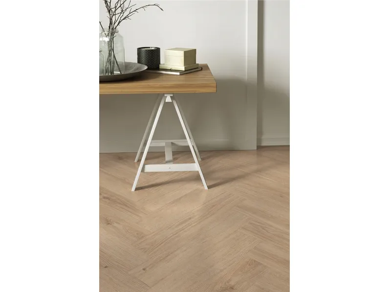 Pavimento in laminato effetto legno Ville Herringbone 05 di Meg Living