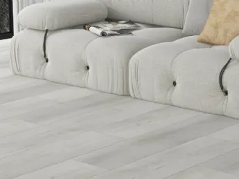 Il parquet vinilico Cover Floor SPC Plank di Italflooring offre un look autentico e una resistenza s