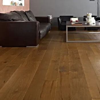 Parquet Fior di Bronzo in Rovere invecchiato dai toni caramellati di Fiemme Tremila