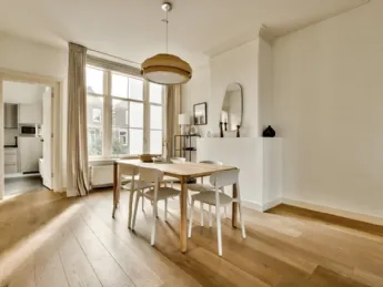 Parquet Officina107 Mono T2 di Salis: eleganza artigianale per pavimenti contemporanei.