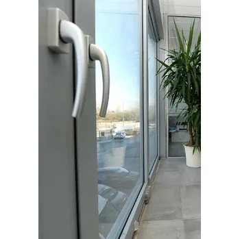 Finestra in alluminio dalle linee essenziali e dal design ricercato di Nusco