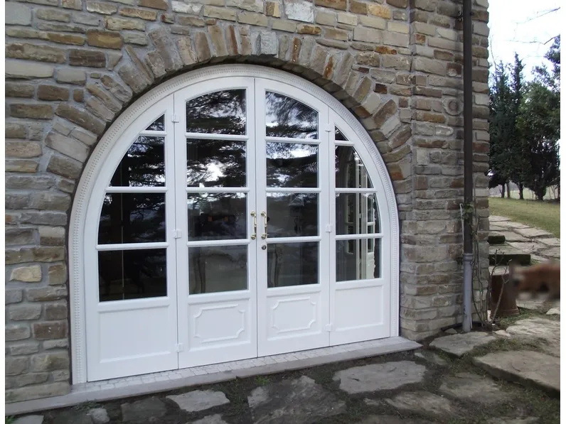 Finestra Linea Classica ad Arco con Inglesina di Cavallero