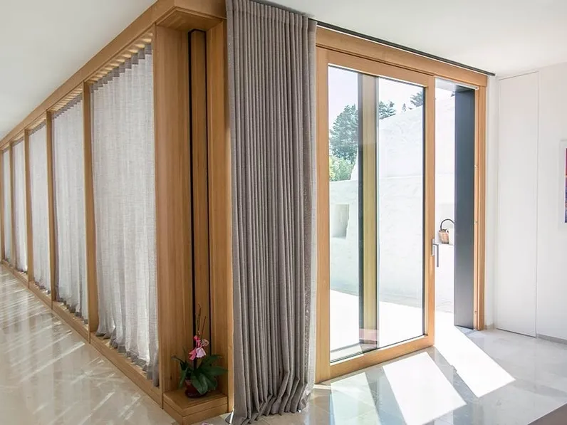 Finestra Mix Scorrevole integrata con finestra fissa D-Wall di De Carlo