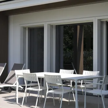 Finestra scorrevole in alluminio e legno Therm Flat di Pompeja