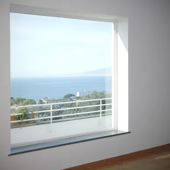 Finestra minimale fissa Winlux in alluminio e legno di Pompeja