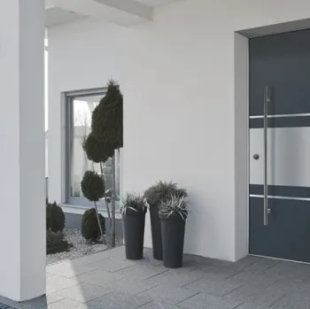 Porta blindata con cerniera a scomparsa e difensore antitrapano Stealth 02 di Metalnova