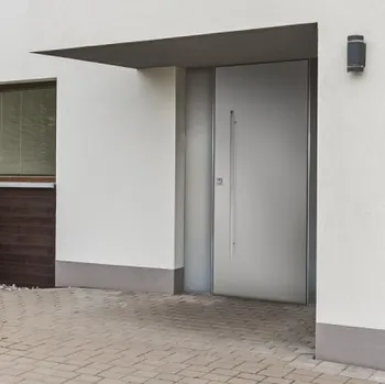 Porta blindata a resistenza termica e insonorizzata Stealth 03 di Metalnova