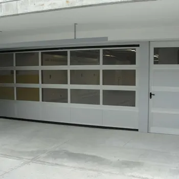 Porta sezionale in alluminio areato con rete romboidale per Garage Tevere di BGG