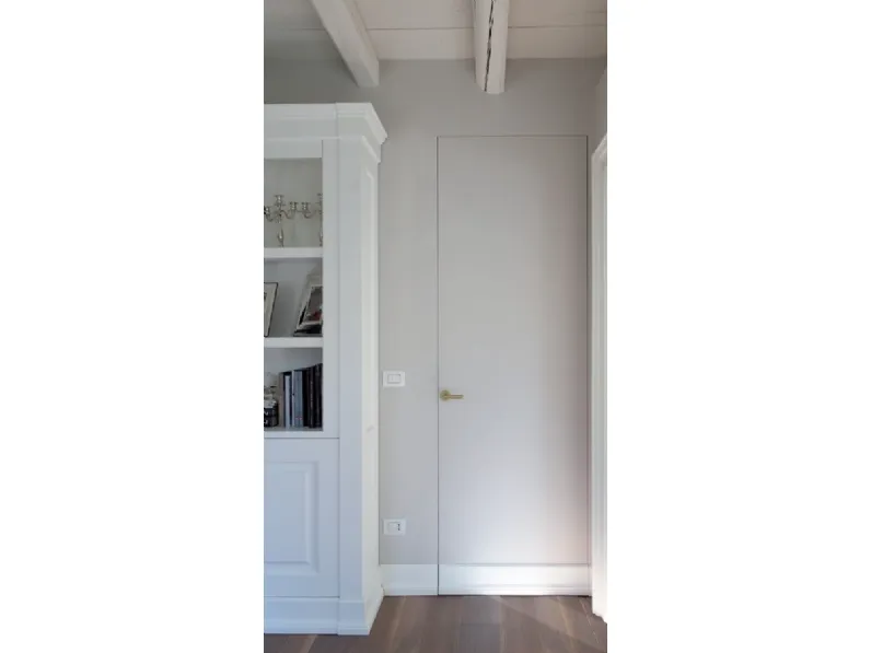 Porta per interni con anta battente Filo Muro con decoro 01 che cambia immagine e stile grazie agli interventi decorativi che la caratterizzano di RasoParete