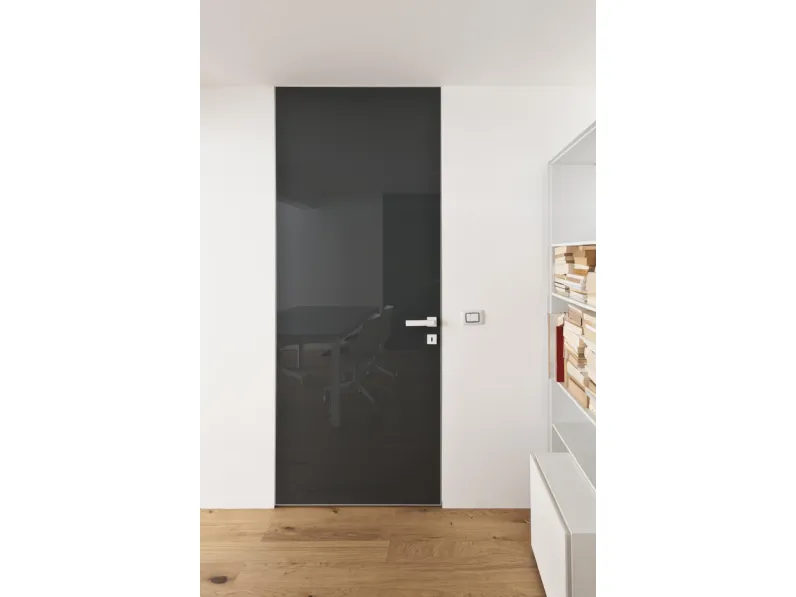 Porta per interni a Filomuro Next in vetro con telaio in alluminio di Albed