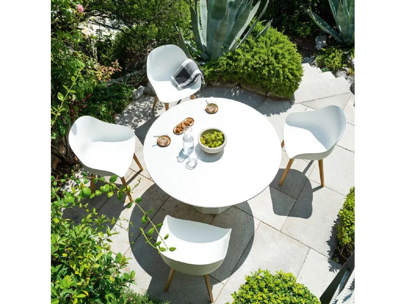 Sedia Academy in polipropilene con gambe in legno di Connubia Outdoor