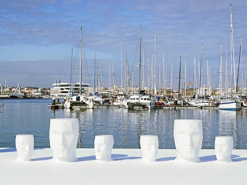 Tavolini e sgabelli di design Adan di Vondom