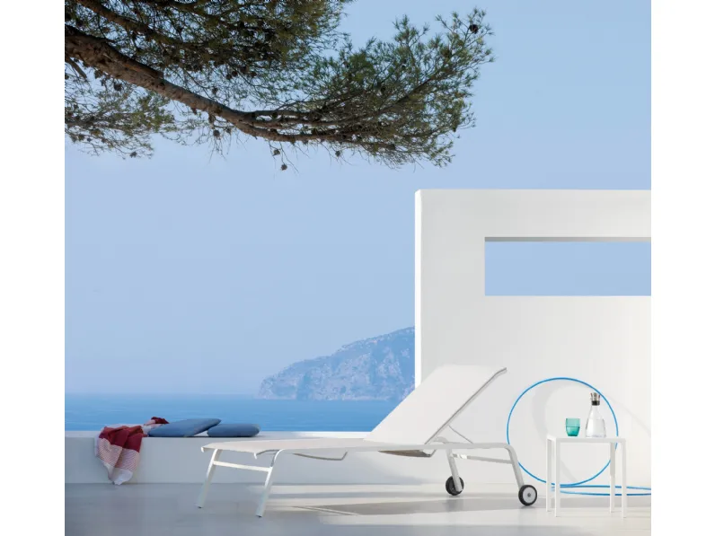 Lettino Alice in tessuto con struttura in metallo di Vermobil