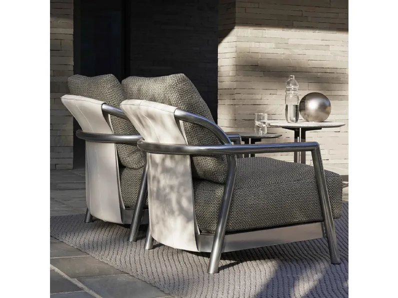 Poltroncina Alison Outdoor in acciaio, gomma e tessuto imbottito di Flexform