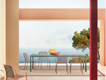 Tavolo Alu di Pedrali: design leggero, eleganza senza tempo.