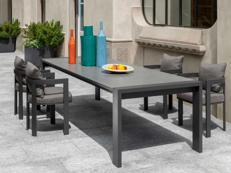 Tavolo in gres e alluminio con sedie in alluminio e tessuto Argo Alu di Talenti