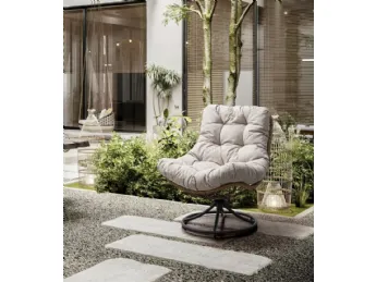 La poltrona Azores di Bizzotto unisce design contemporaneo e comfort assoluto.