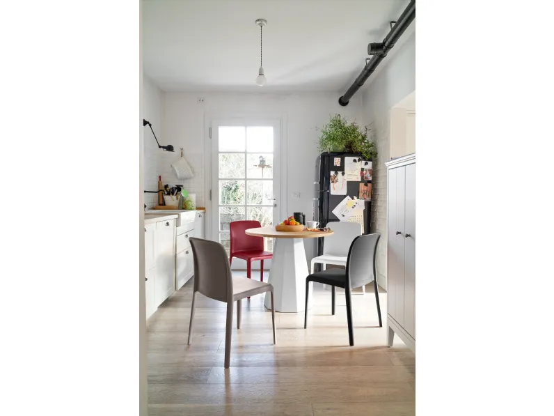 Sedia impilabile Bayo in polipropilenedi Connubia Outdoor