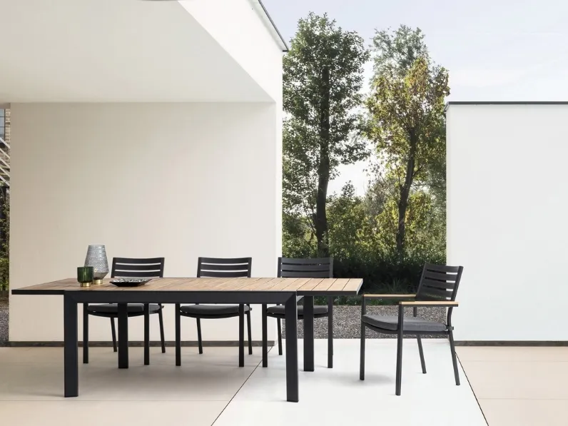 Tavolo Belmar in alluminio effetto legno di Bizzotto