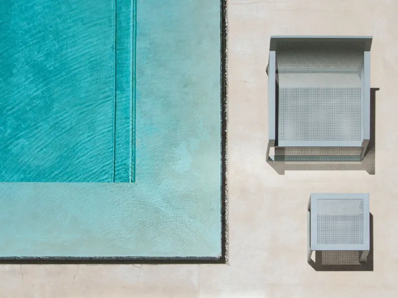 Poltroncina Blau Club Armchair con tavolino di Gandia Blasco