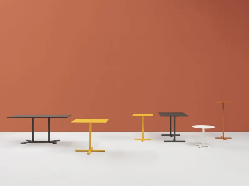 Tavolino da esterno in varie forme e altezze Bold di Pedrali