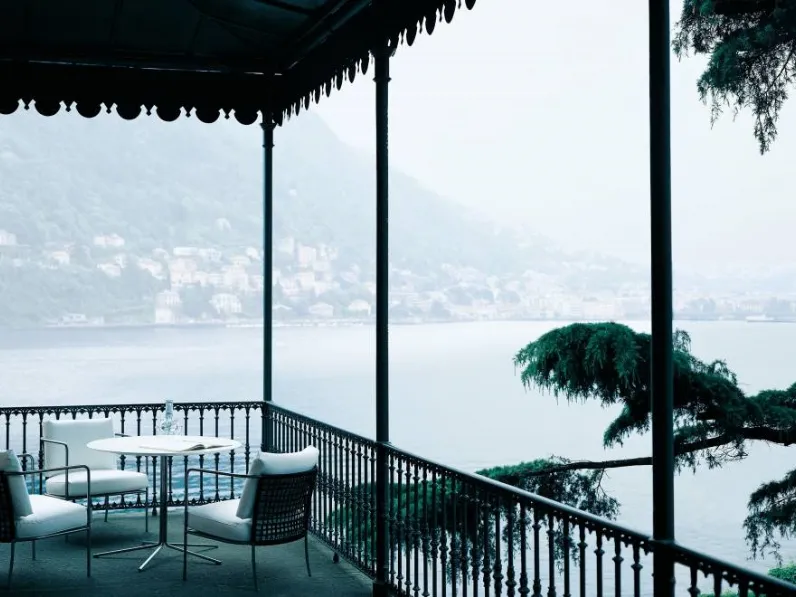 Poltroncina imbottita con struttura in metallo Cafè di Living Divani