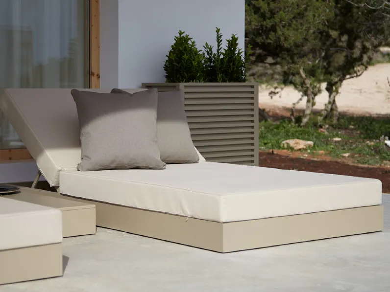 Lettino prendisole Chill Bed in tessuto e metallo di Gandia Blasco