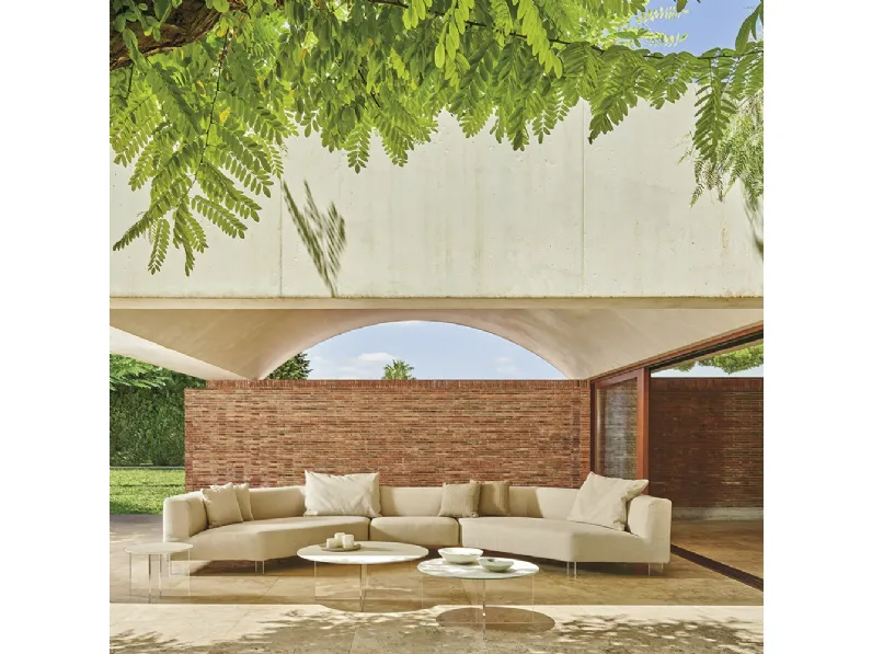 Divano componibile in tessuto imbottito Belt Air e tavolini in HPL di Varaschin