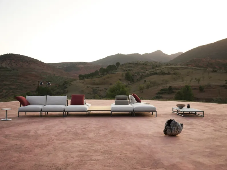 Divano lineare in tessuto Nooch di B&B Italia