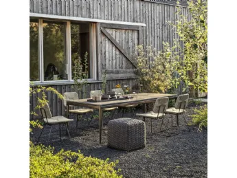 La sedia Echoes Outdoor di Flexform unisce design moderno e resistenza per esterni.
