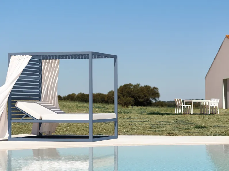 Lettino Elevated Daybed di Gandia Blasco