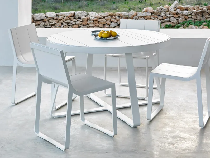 Tavolo e sedie Flat in metallo verniciato di Gandia Blasco