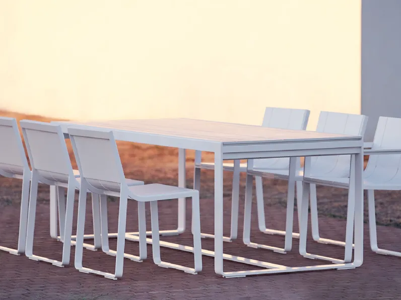 Tavolo e sedie Flat di Gandia Blasco