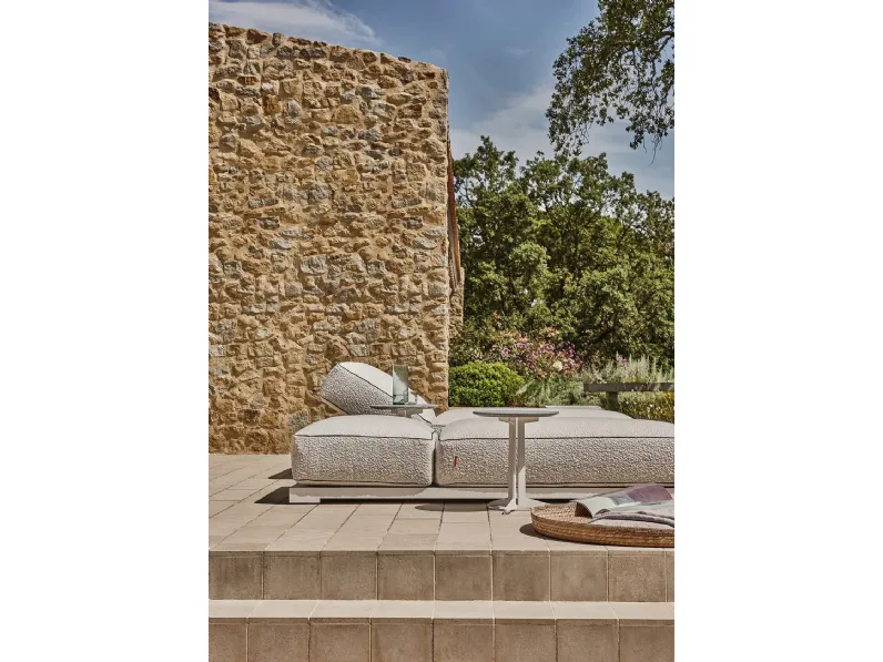 Daybed Milos in acciaio, legno e tessuto imbottito di Flexform