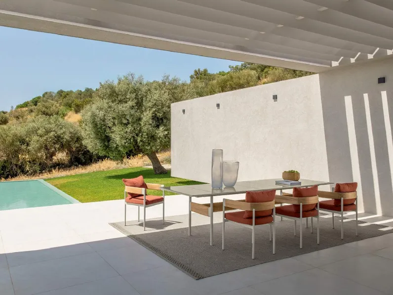 Tavolo in gres e Sedie in legno e tessuto Flow di Talenti