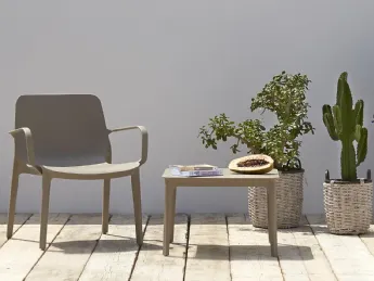 La poltroncina Ginevra Lounge di Scab Design unisce design contemporaneo e comfort assoluto.
