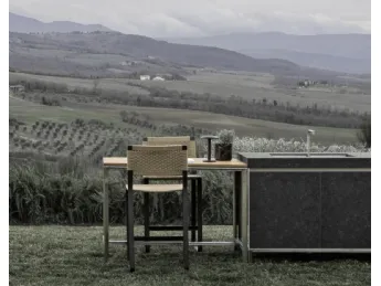 Sgabello Green Point Molteni & C: design essenziale, presenza scultorea.
