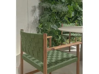 La Sedia Griante di Pedrali è un'icona del design contemporaneo, caratterizzata da una struttura leg
