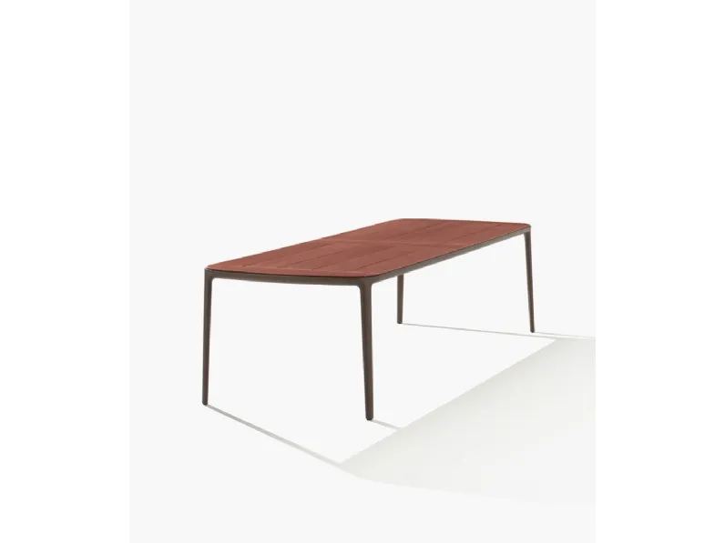 Tavolo Henry in gres e vetro colato di Poliform