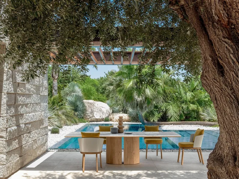 Tavolo in marmo e legno e Sedie in poliuretano e legno Itaca di Talenti