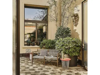 Il divano in legno massello Lee Outdoor di Flexform